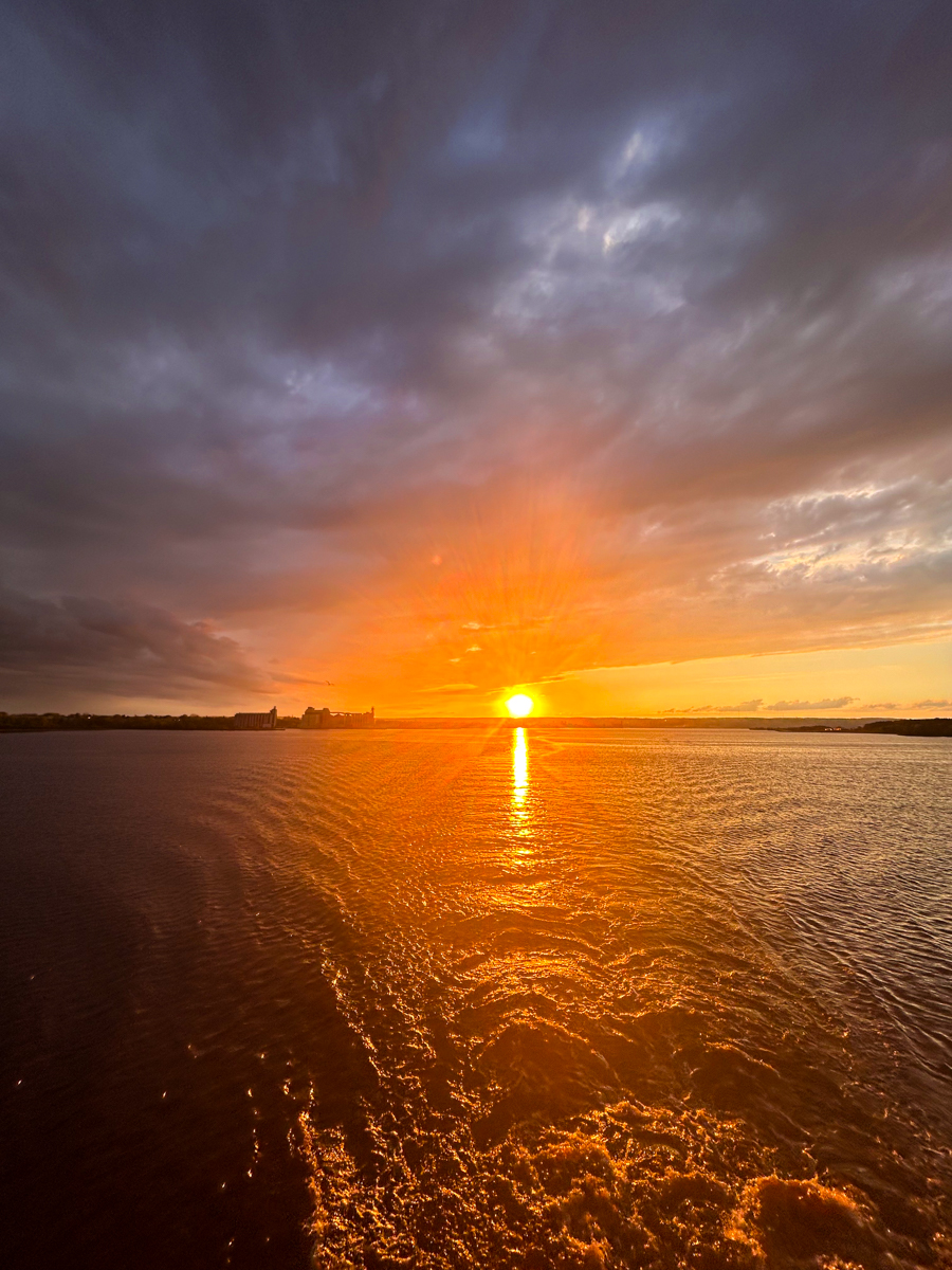 A Sunset Dinner Cruise in Duluth, MN | Vista Fleet