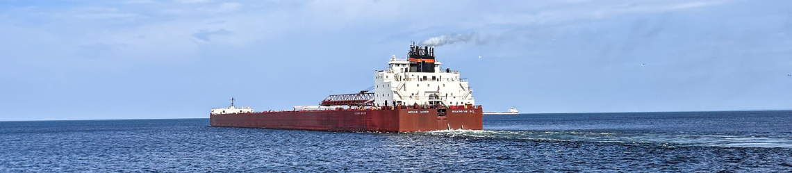 1,000 foot freighter on lake superior
